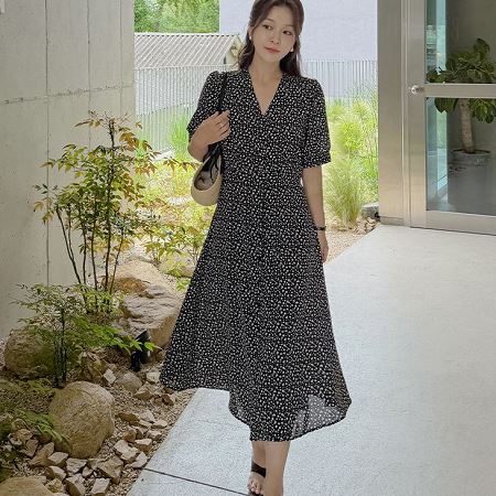 Dongdaemum Women’s Dresses, a testament to the elegance and quality of wholesale Korean fashion.