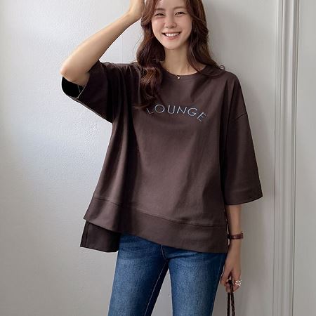 Dongdaemum Women’s Shirts, Tops & T-Shirts, a testament to the elegance and quality of wholesale Korean fashion.