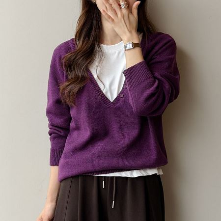 Dongdaemum Women’s Shirts, Tops & T-Shirts, a testament to the elegance and quality of wholesale Korean fashion.