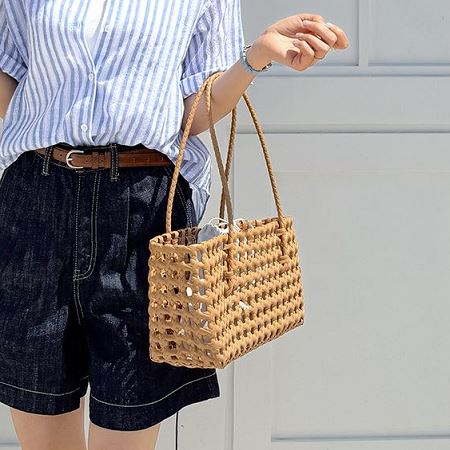 Dongdaemum Women’s Handbags, a testament to the elegance and quality of wholesale Korean fashion.
