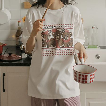 Dongdaemum Women’s Shirts, Tops & T-Shirts, a testament to the elegance and quality of wholesale Korean fashion.