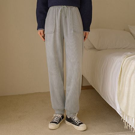 Dongdaemum Women’s Pants, a testament to the elegance and quality of wholesale Korean fashion.