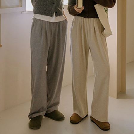 Dongdaemum Women’s Pants, a testament to the elegance and quality of wholesale Korean fashion.