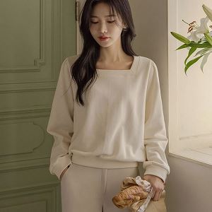 Dongdaemum Women’s Shirts, Tops & T-Shirts, a testament to the elegance and quality of wholesale Korean fashion.