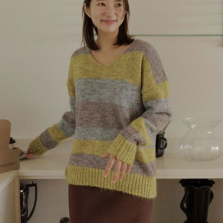 Dongdaemum Women’s Shirts, Tops & T-Shirts, a testament to the elegance and quality of wholesale Korean fashion.