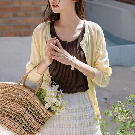 Dongdaemum Women’s Coats & Jackets, a testament to the elegance and quality of wholesale Korean fashion.