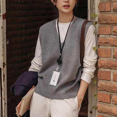 Dongdaemum Women’s Shirts, Tops & T-Shirts, a testament to the elegance and quality of wholesale Korean fashion.
