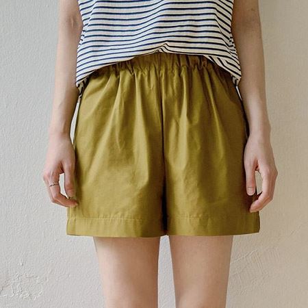 Dongdaemum Women’s Pants, a testament to the elegance and quality of wholesale Korean fashion.