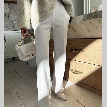 Dongdaemum Women’s Pants, a testament to the elegance and quality of wholesale Korean fashion.