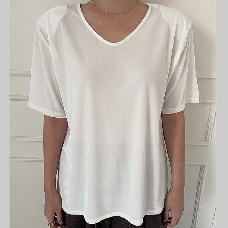 Dongdaemum Women’s Shirts, Tops & T-Shirts, a testament to the elegance and quality of wholesale Korean fashion.