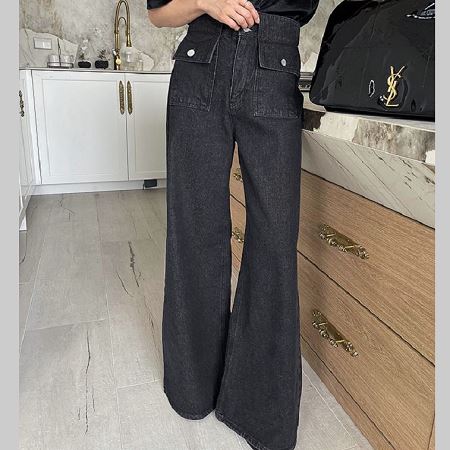 Dongdaemum Women’s Pants, a testament to the elegance and quality of wholesale Korean fashion.