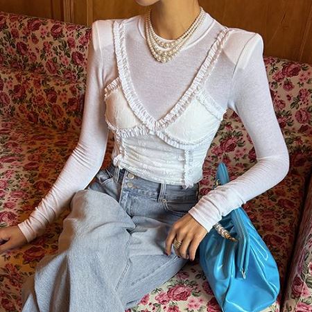 Dongdaemum Women’s Shirts, Tops & T-Shirts, a testament to the elegance and quality of wholesale Korean fashion.