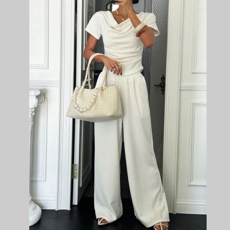 Dongdaemum Women’s One-Pieces, a testament to the elegance and quality of wholesale Korean fashion.