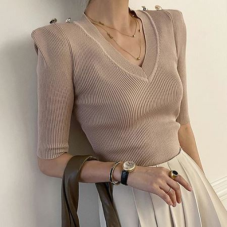Dongdaemum Women’s Shirts, Tops & T-Shirts, a testament to the elegance and quality of wholesale Korean fashion.