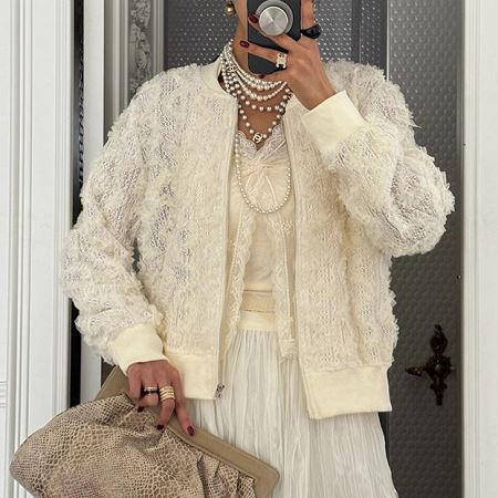 Dongdaemum Women’s Coats & Jackets, a testament to the elegance and quality of wholesale Korean fashion.