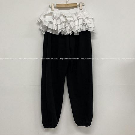 Dongdaemum Women’s Pants, a testament to the elegance and quality of wholesale Korean fashion.