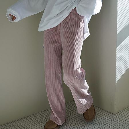 Dongdaemum Women’s Pants, a testament to the elegance and quality of wholesale Korean fashion.