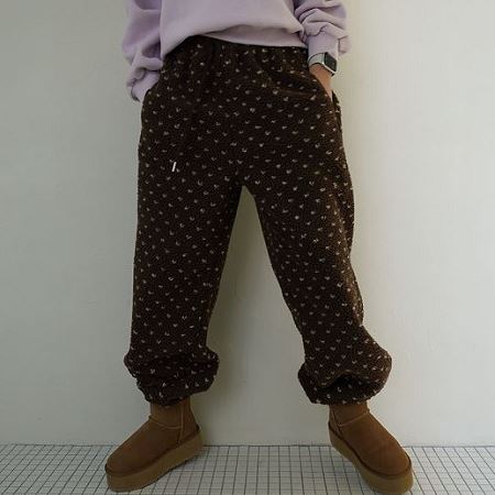 Dongdaemum Women’s Pants, a testament to the elegance and quality of wholesale Korean fashion.