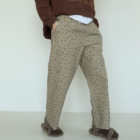 Dongdaemum Women’s Pants, a testament to the elegance and quality of wholesale Korean fashion.