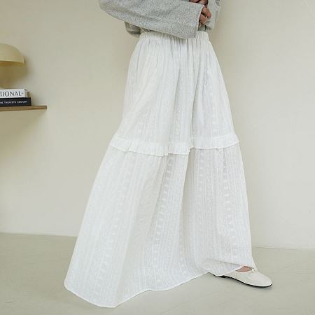 Dongdaemum Women’s Dresses, a testament to the elegance and quality of wholesale Korean fashion.
