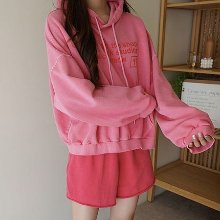 Dongdaemum Women’s Shirts, Tops & T-Shirts, a testament to the elegance and quality of wholesale Korean fashion.