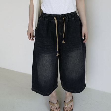 Dongdaemum Women’s Pants, a testament to the elegance and quality of wholesale Korean fashion.