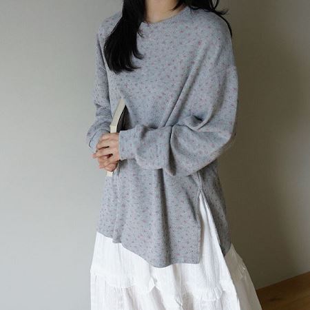 Dongdaemum Women’s Shirts, Tops & T-Shirts, a testament to the elegance and quality of wholesale Korean fashion.