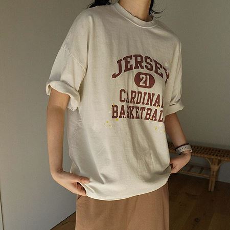 Dongdaemum Women’s Shirts, Tops & T-Shirts, a testament to the elegance and quality of wholesale Korean fashion.