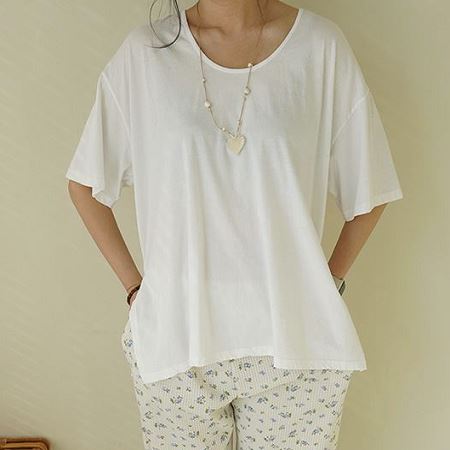 Dongdaemum Women’s Shirts, Tops & T-Shirts, a testament to the elegance and quality of wholesale Korean fashion.