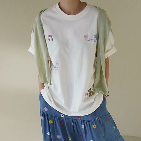 Dongdaemum Women’s Shirts, Tops & T-Shirts, a testament to the elegance and quality of wholesale Korean fashion.