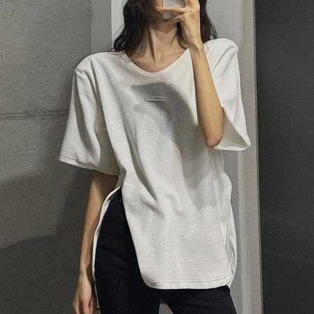 Dongdaemum Women’s Shirts, Tops & T-Shirts, a testament to the elegance and quality of wholesale Korean fashion.