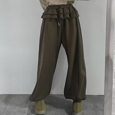 Dongdaemum Women’s Pants, a testament to the elegance and quality of wholesale Korean fashion.