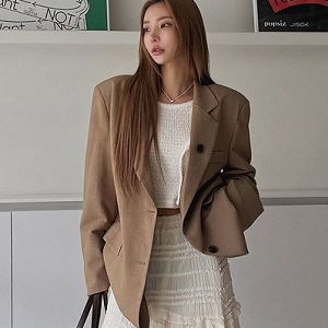 Dongdaemum Women’s Coats & Jackets, a testament to the elegance and quality of wholesale Korean fashion.