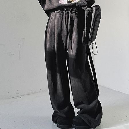 Dongdaemum Women’s Pants, a testament to the elegance and quality of wholesale Korean fashion.