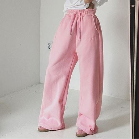 Dongdaemum Women’s Pants, a testament to the elegance and quality of wholesale Korean fashion.