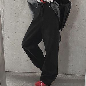 Dongdaemum Women’s Pants, a testament to the elegance and quality of wholesale Korean fashion.