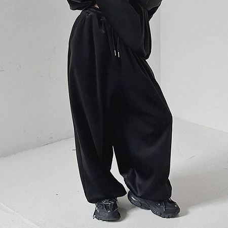 Dongdaemum Women’s Pants, a testament to the elegance and quality of wholesale Korean fashion.