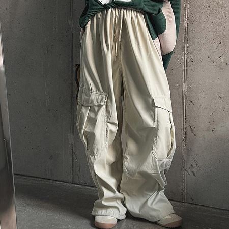 Dongdaemum Women’s Pants, a testament to the elegance and quality of wholesale Korean fashion.