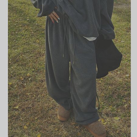 Dongdaemum Women’s Pants, a testament to the elegance and quality of wholesale Korean fashion.