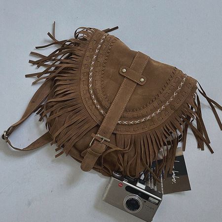 Dongdaemum Women’s Handbags, a testament to the elegance and quality of wholesale Korean fashion.