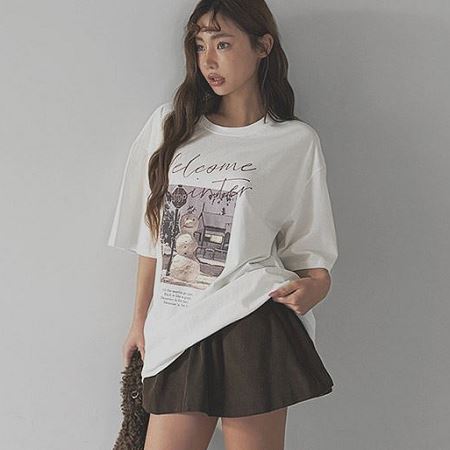 Dongdaemum Women’s Shirts, Tops & T-Shirts, a testament to the elegance and quality of wholesale Korean fashion.