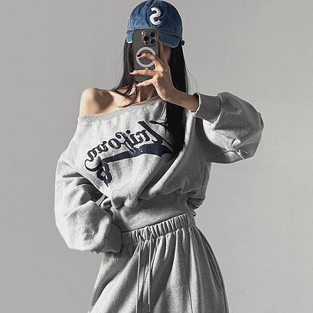 Dongdaemum Women’s Shirts, Tops & T-Shirts, a testament to the elegance and quality of wholesale Korean fashion.