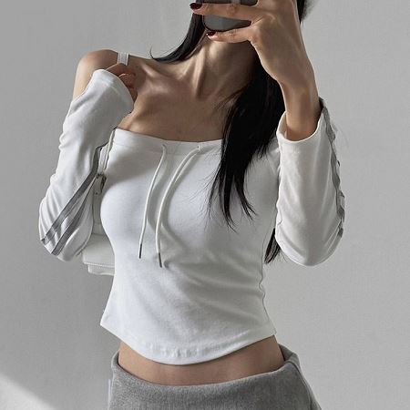 Dongdaemum Women’s Shirts, Tops & T-Shirts, a testament to the elegance and quality of wholesale Korean fashion.