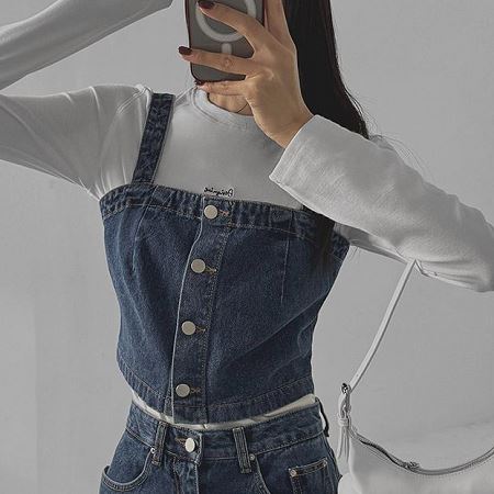 Dongdaemum Women’s Shirts, Tops & T-Shirts, a testament to the elegance and quality of wholesale Korean fashion.