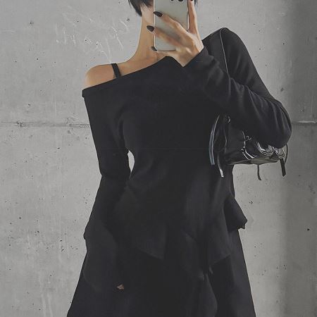 Dongdaemum Women’s Shirts, Tops & T-Shirts, a testament to the elegance and quality of wholesale Korean fashion.