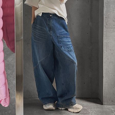 Dongdaemum Women’s Pants, a testament to the elegance and quality of wholesale Korean fashion.