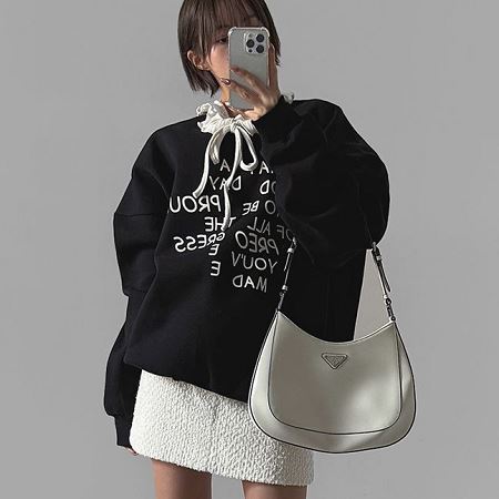 Dongdaemum Women’s Shirts, Tops & T-Shirts, a testament to the elegance and quality of wholesale Korean fashion.