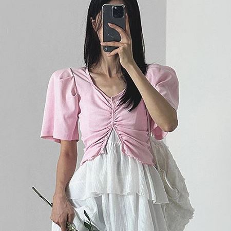 Dongdaemum Women’s Shirts, Tops & T-Shirts, a testament to the elegance and quality of wholesale Korean fashion.