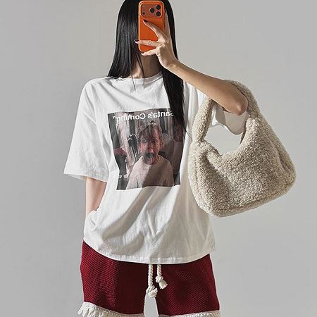 Dongdaemum Women’s Shirts, Tops & T-Shirts, a testament to the elegance and quality of wholesale Korean fashion.
