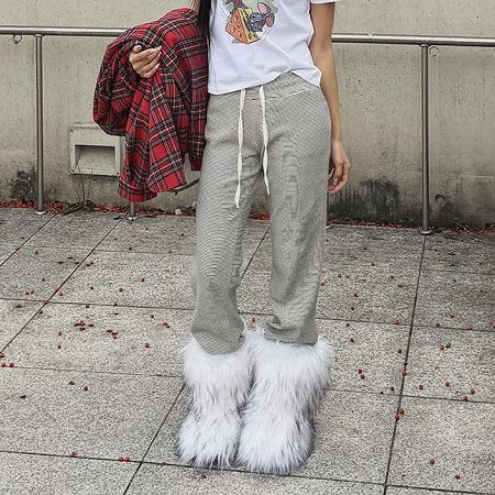 Dongdaemum Women’s Pants, a testament to the elegance and quality of wholesale Korean fashion.